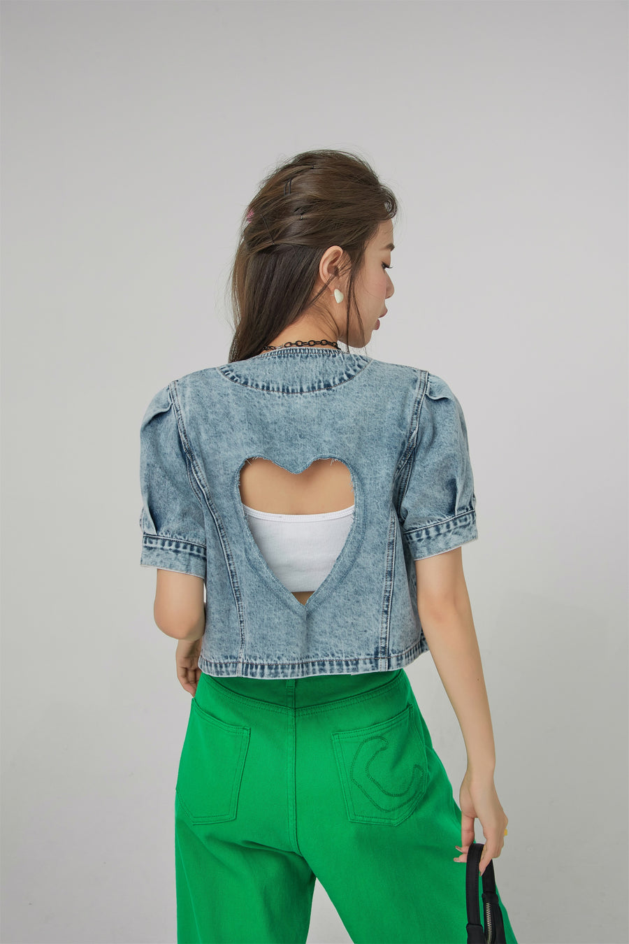 CHUU Back Heart Cutout Denim Jacket