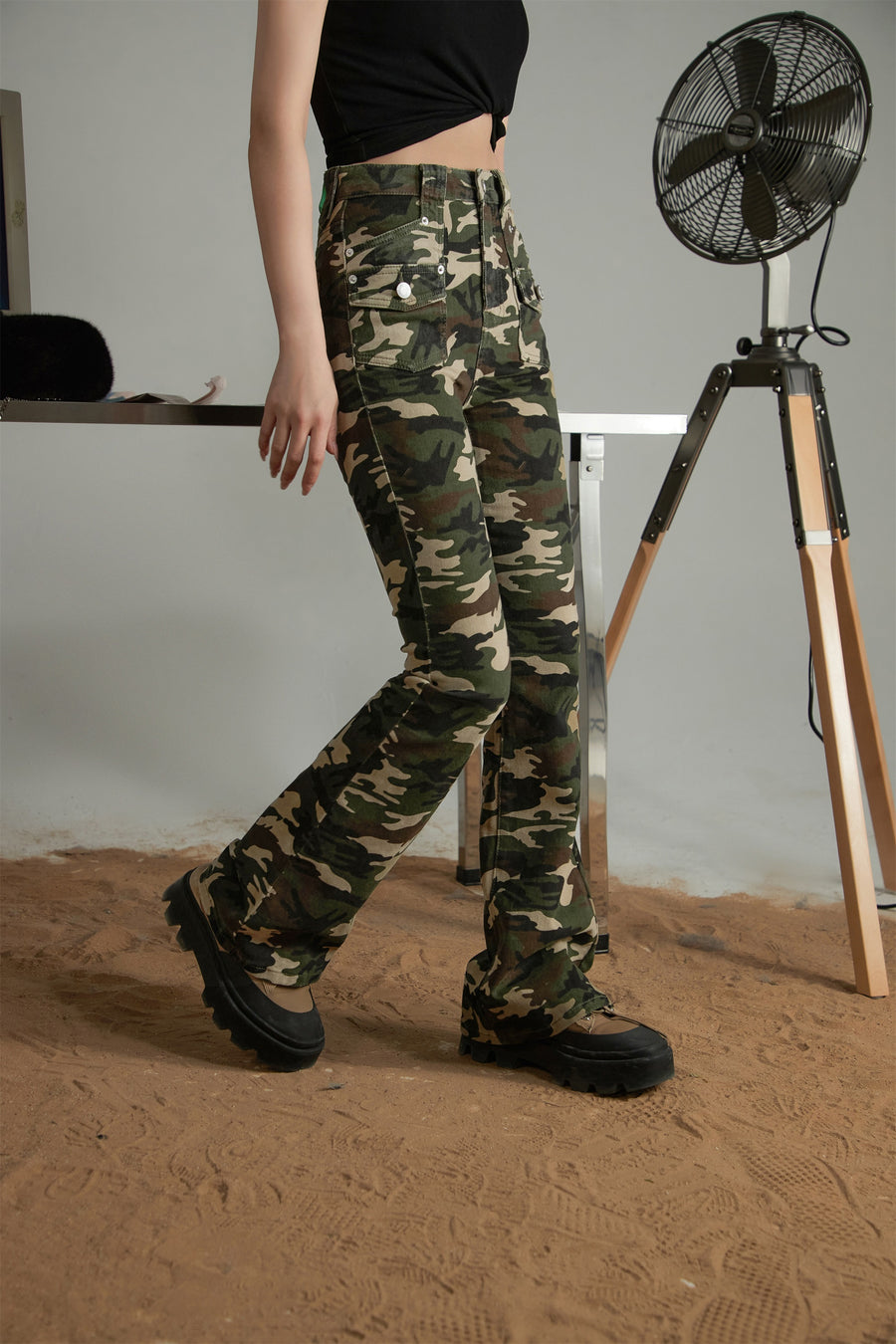 CHUU Camouflage Bootcut Pants