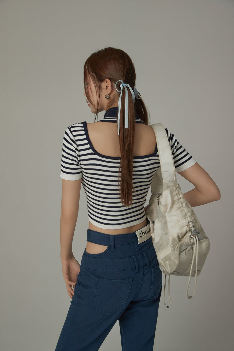 CHUU Striped Cut Out Cropped Knit Top