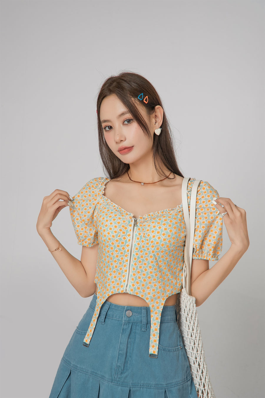 CHUU Flower Zip-up Crop Garter Blouse