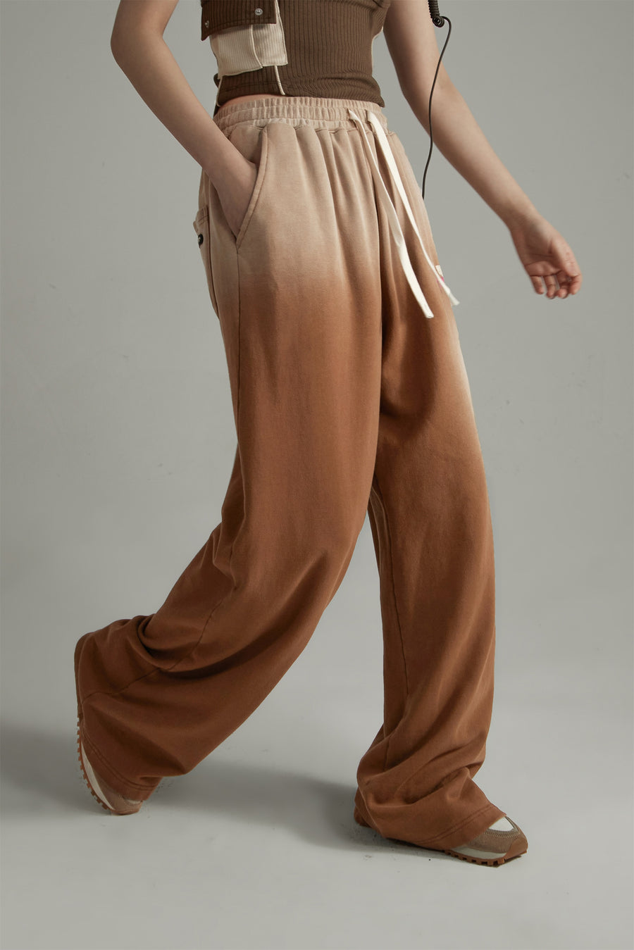 CHUU Vintage Gradient Wide Jogger Pants