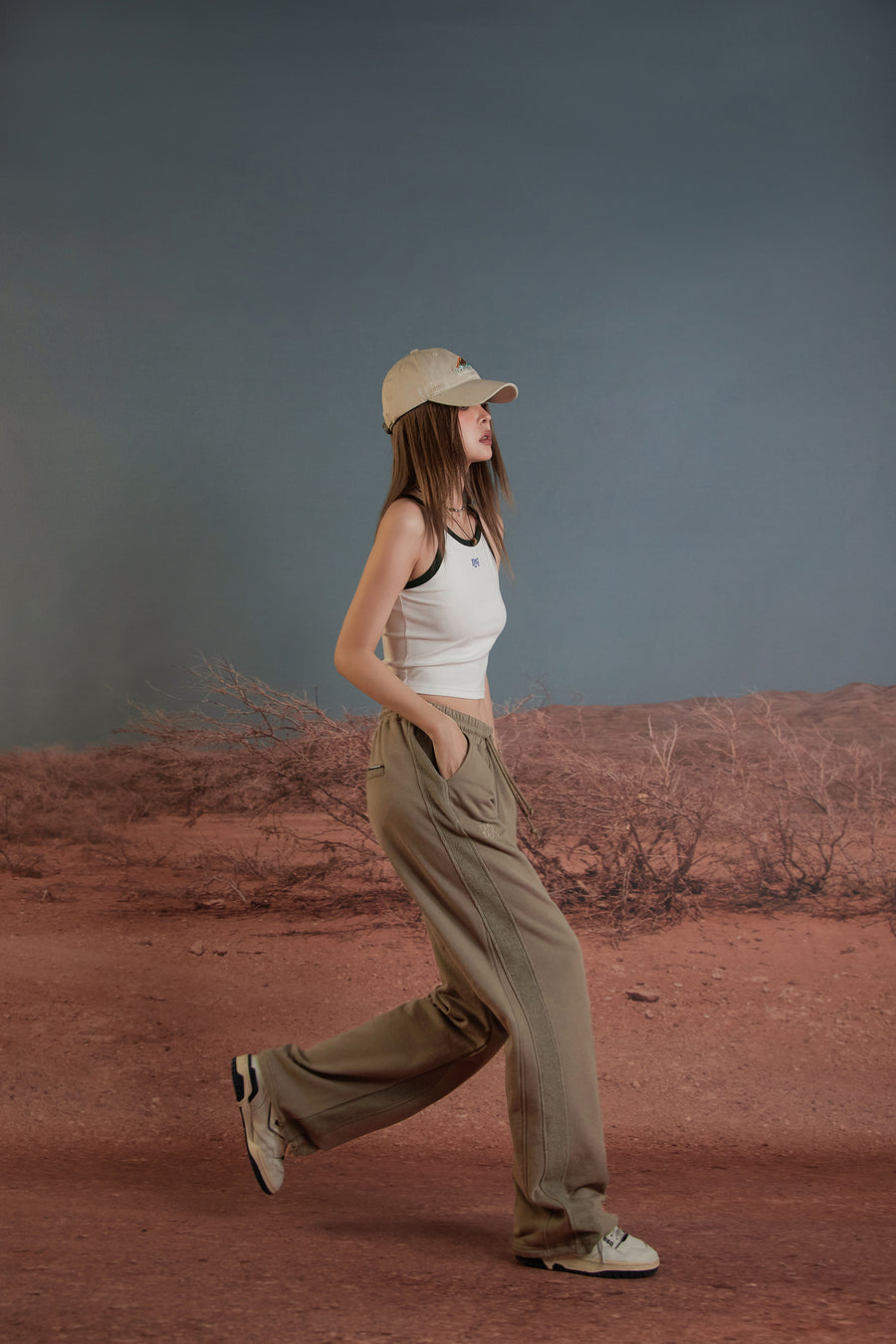 CHUU Simple Khaki Jogger Pants