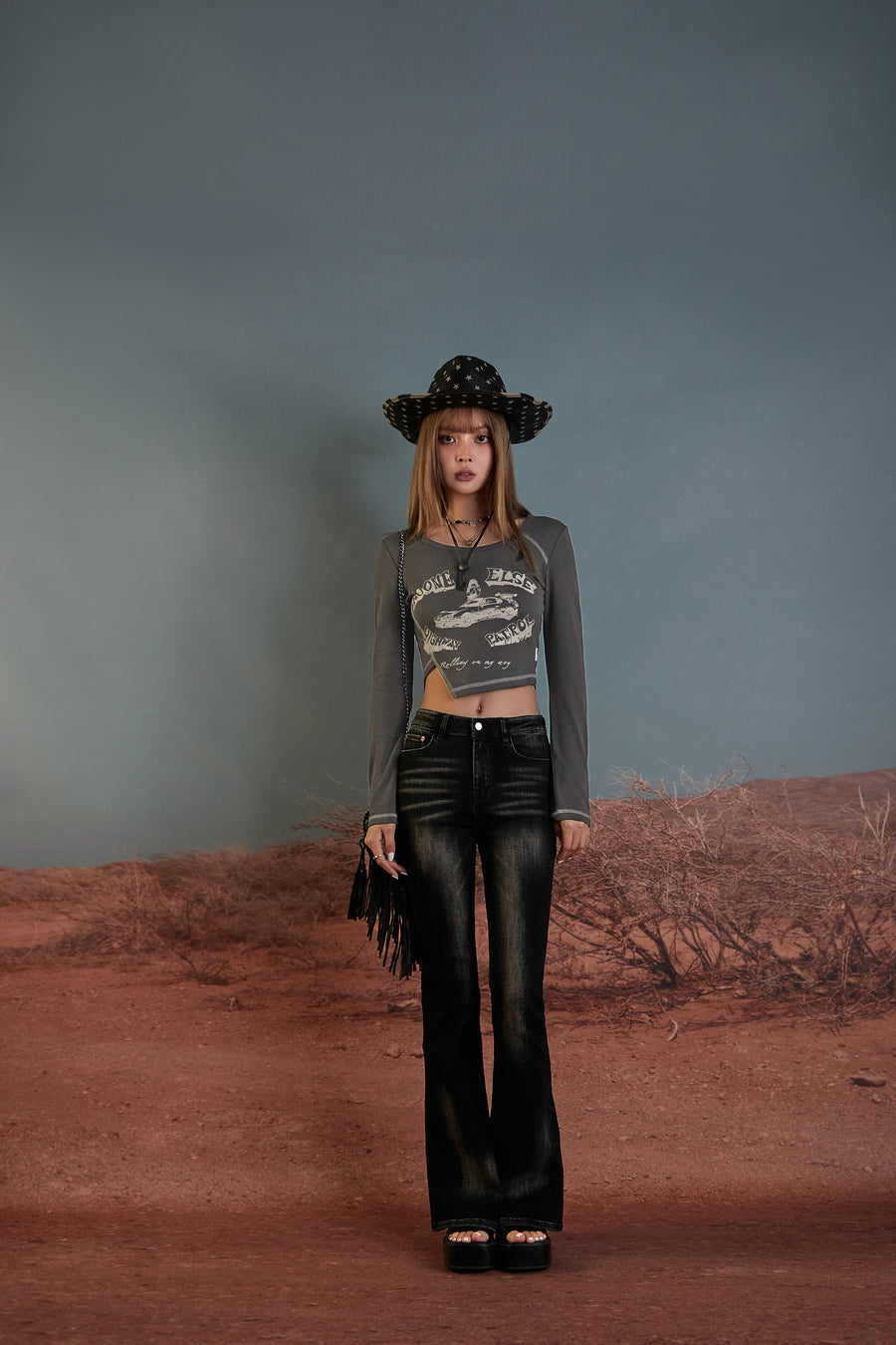 CHUU Unbalanced Slim Cropped T-Shirt