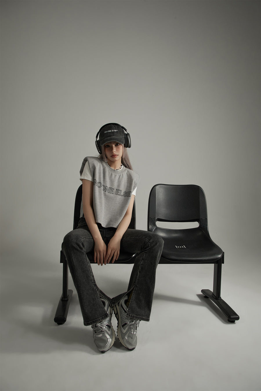 CHUU Noe Logo Crop Sleevless Top