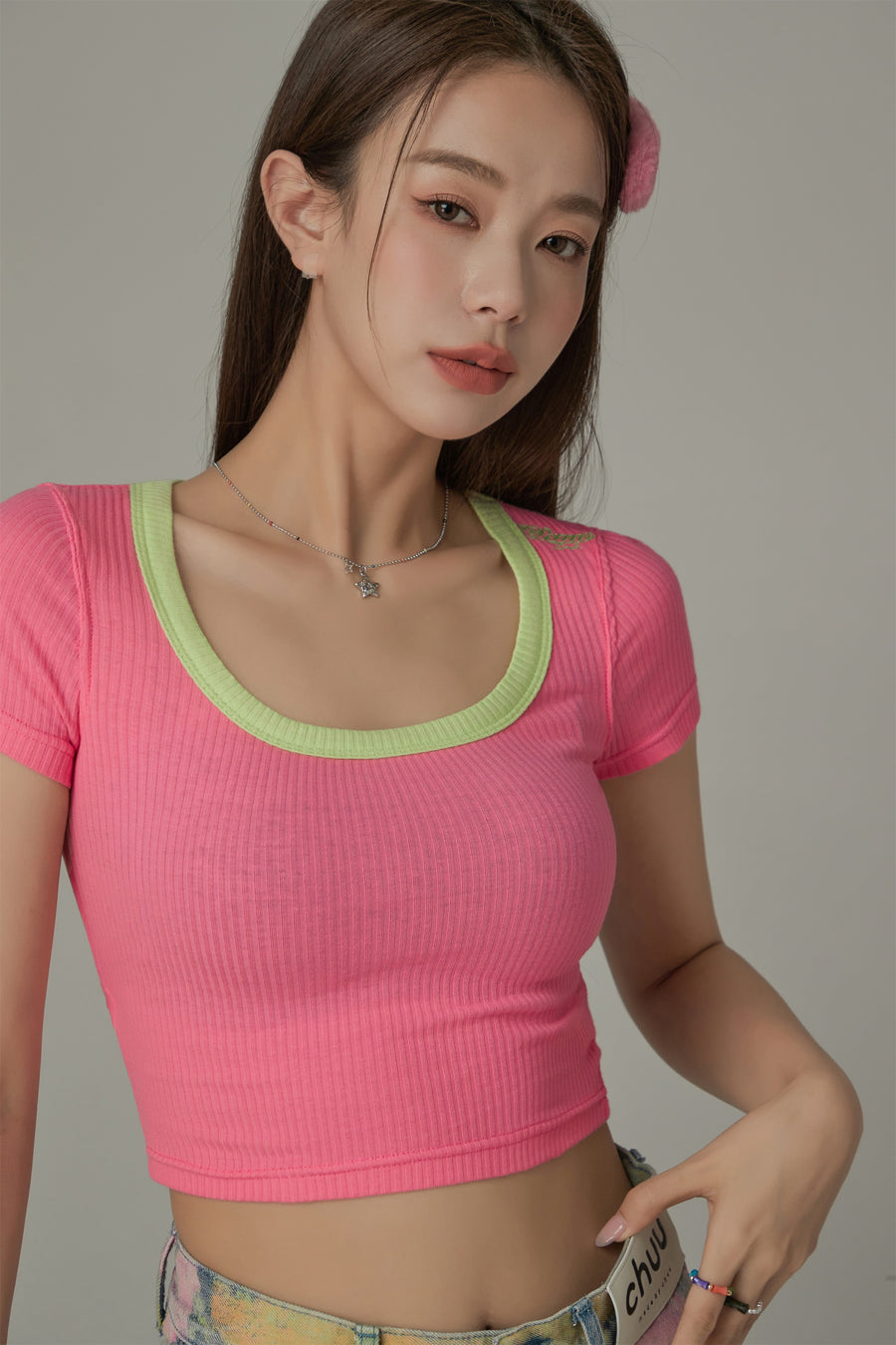 CHUU Basic U-Neck Color Matching Back Slit Slim T-Shirt