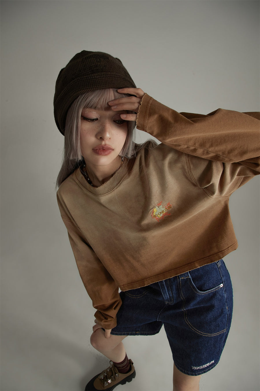 CHUU Noe Embroidered Loose-Fit Crop T-Shirt