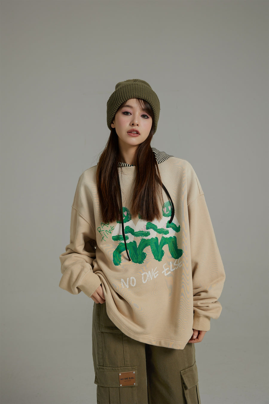 CHUU Cartoon Round Loose Fit Sweatshirt