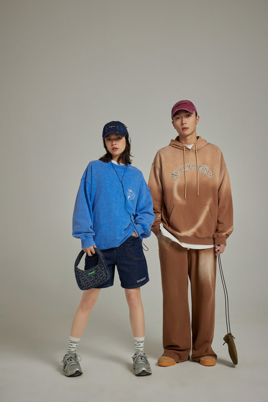 CHUU Gradient Color Front Pocket Hoodie