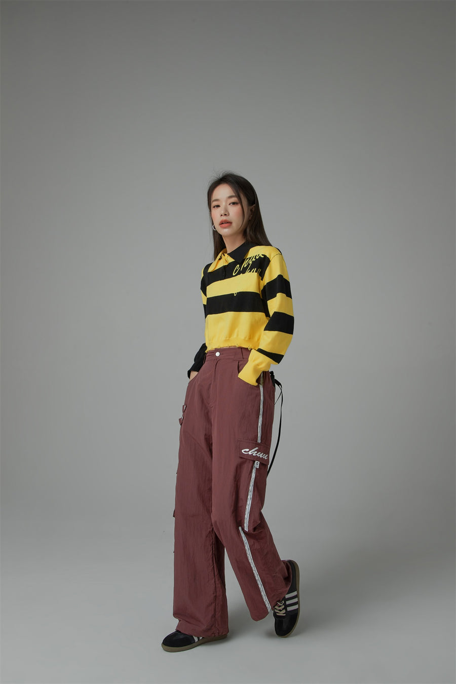 CHUU Chuu Lettering Color Cropped Knit Sweater