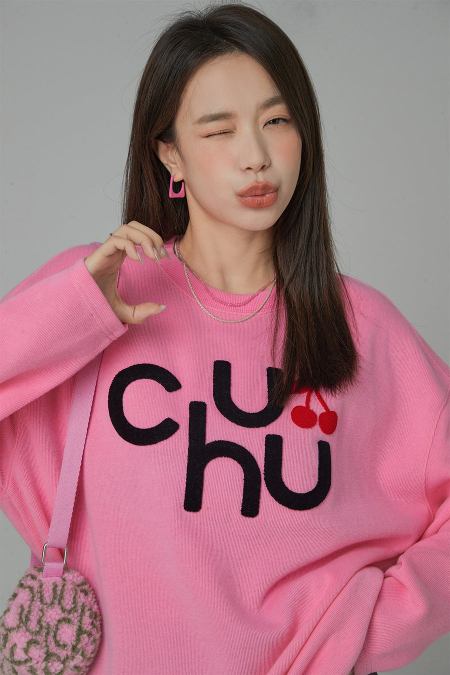 CHUU Smile Magnet Cherry Sporty Loose Fit T-Shirt