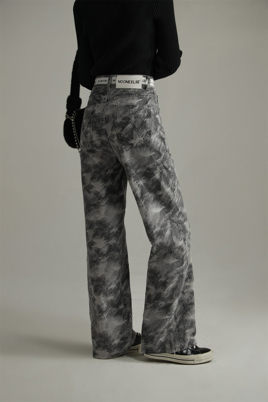 CHUU Cameo Printed Jeans Pants