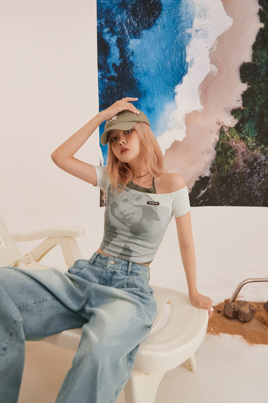 CHUU Vintage Photo Off-Shoulder Top