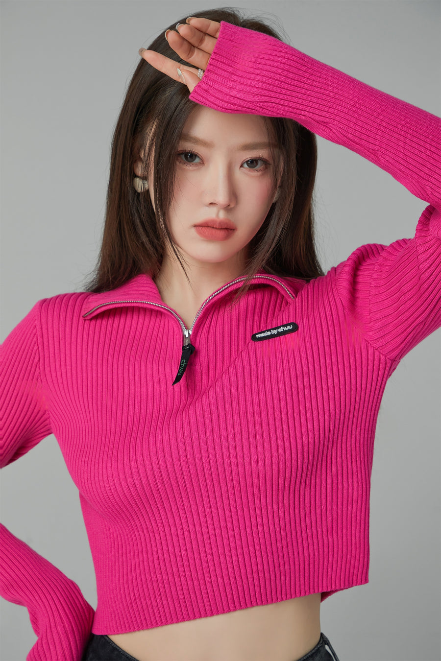 CHUU Memories Slit Half Zip-Up Cropped Knit Top