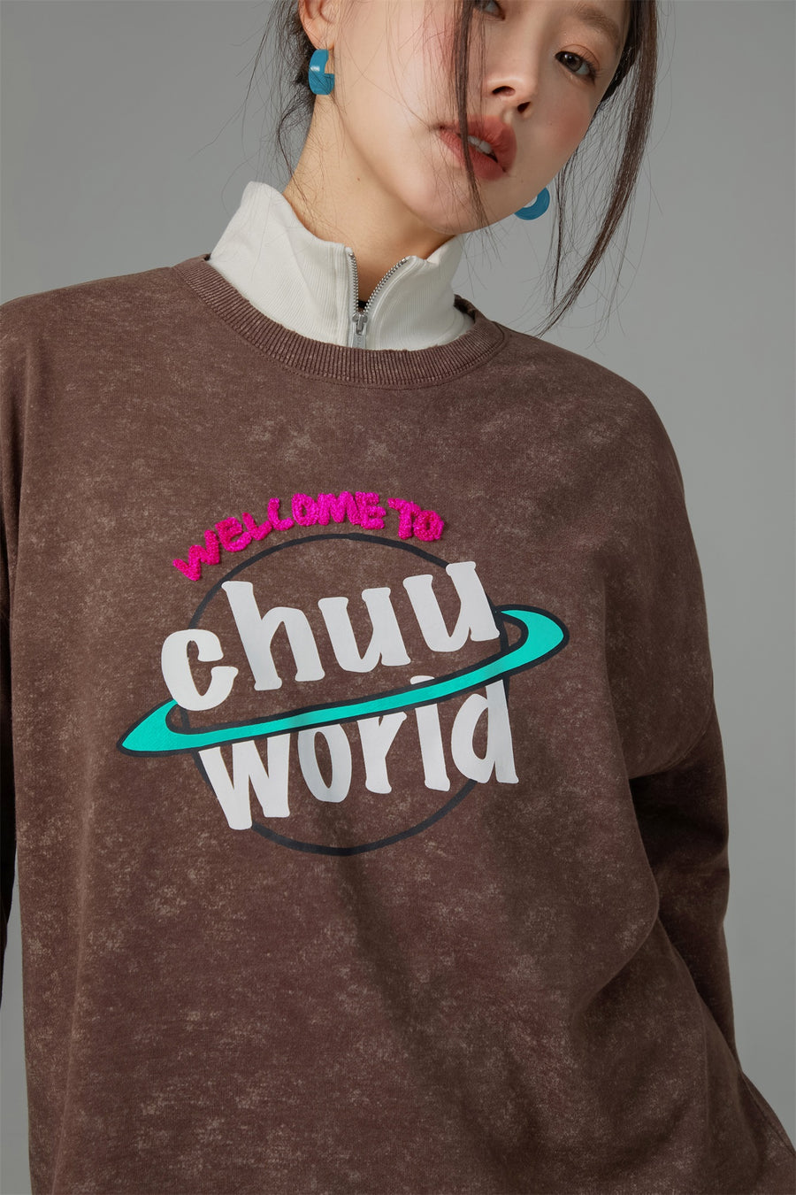 CHUU Welcome To Chuu World Sweatshirt