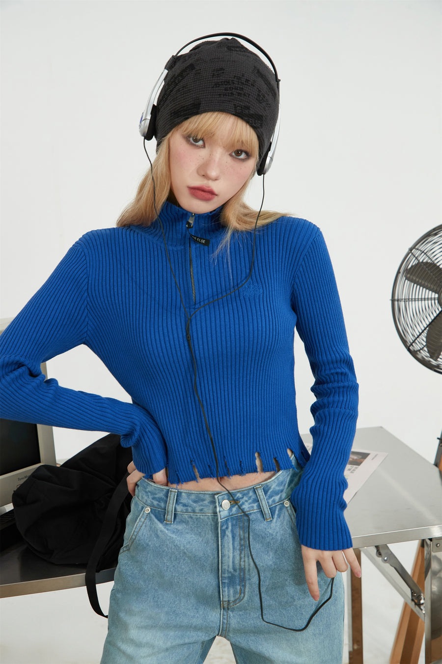 CHUU Polo Neck Slit Cropped Knit Top