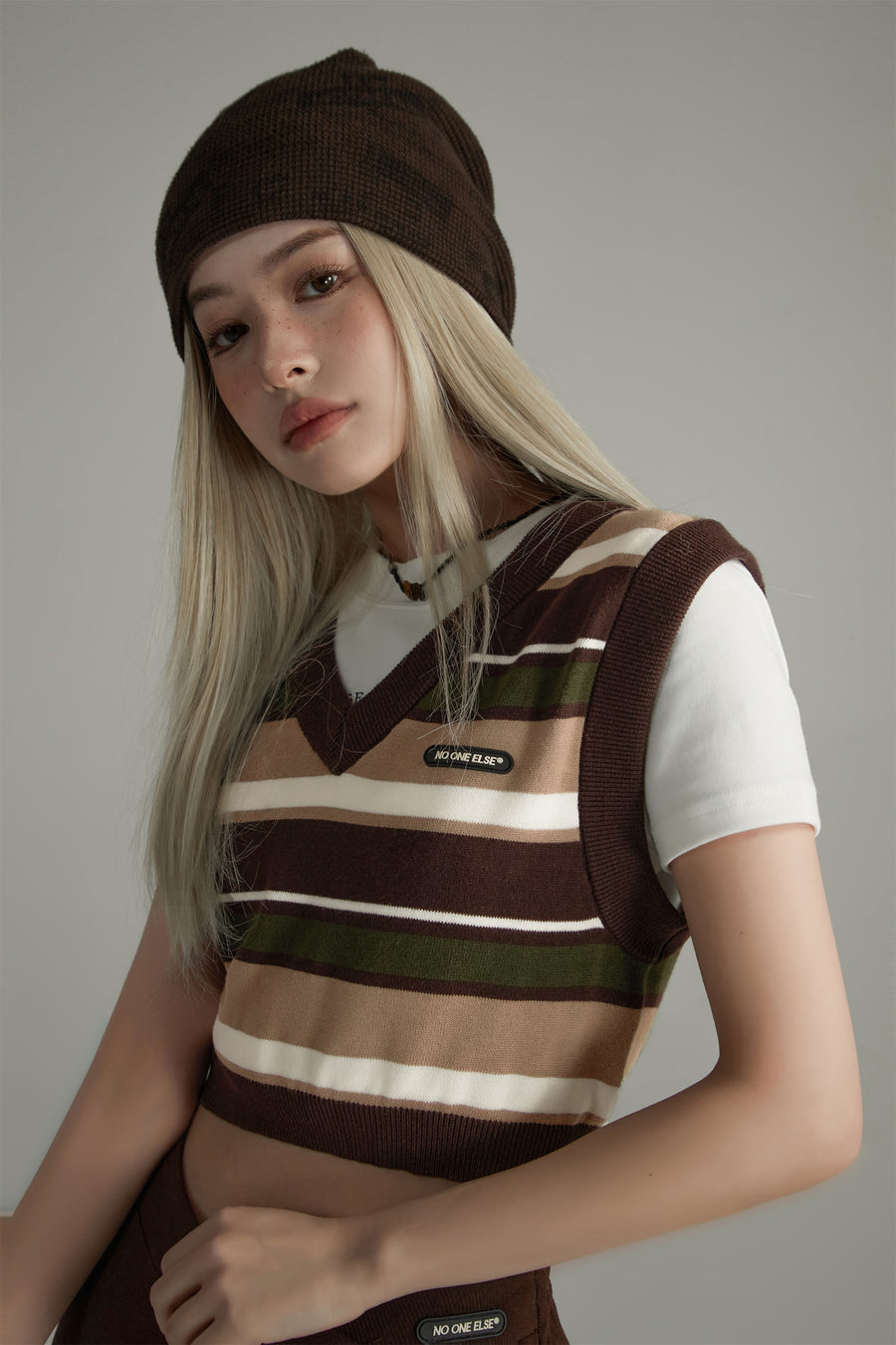 CHUU V-Neck Stripe Knit Vest