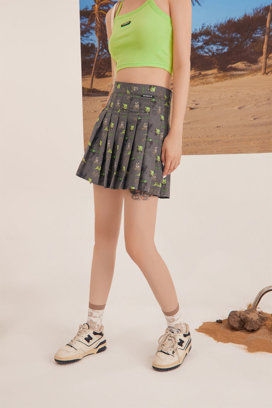 CHUU Confused Frog Print Mini Skirt