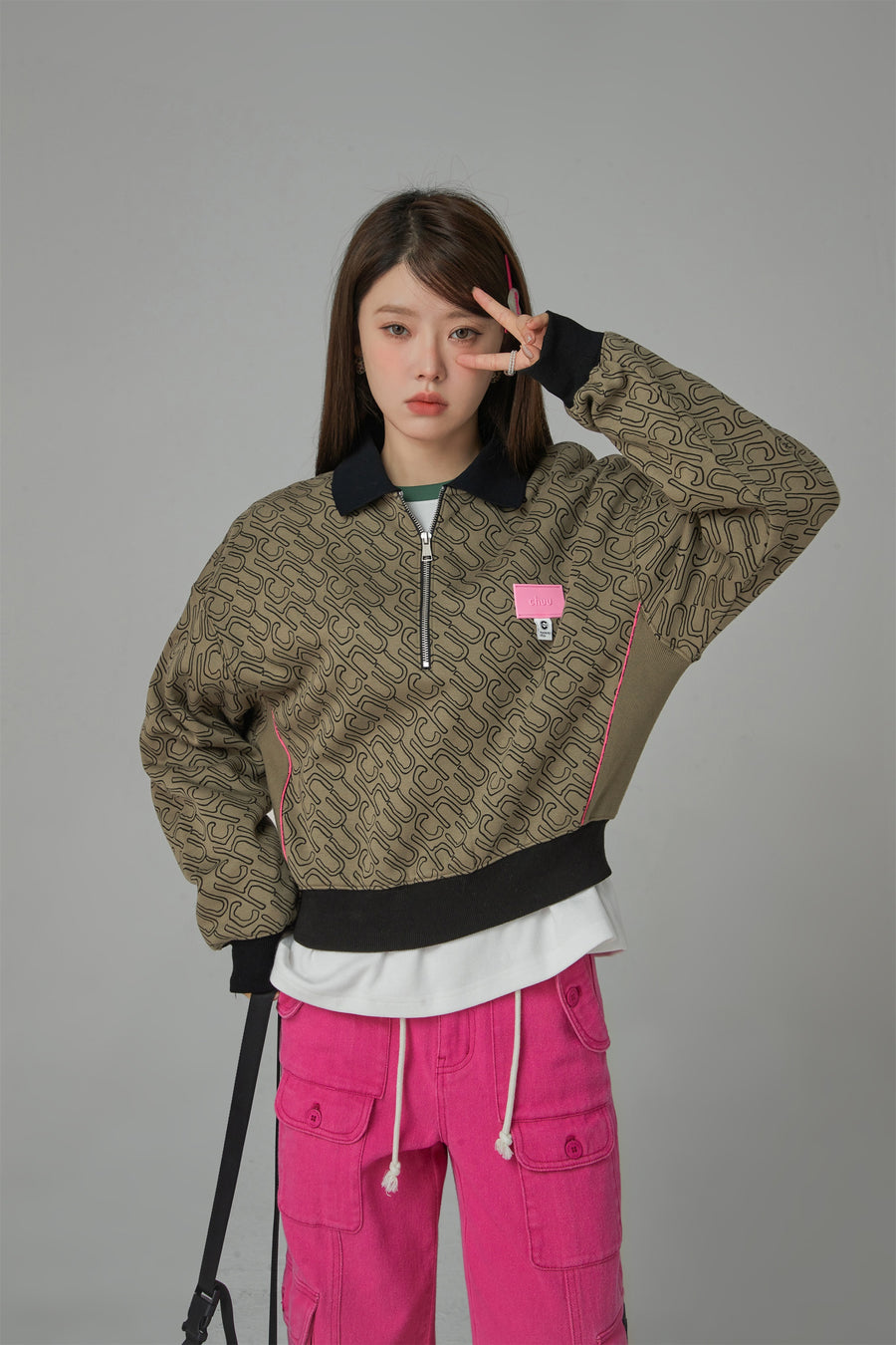 CHUU Weekends In Rome Half Zip-Up Sweatshirt