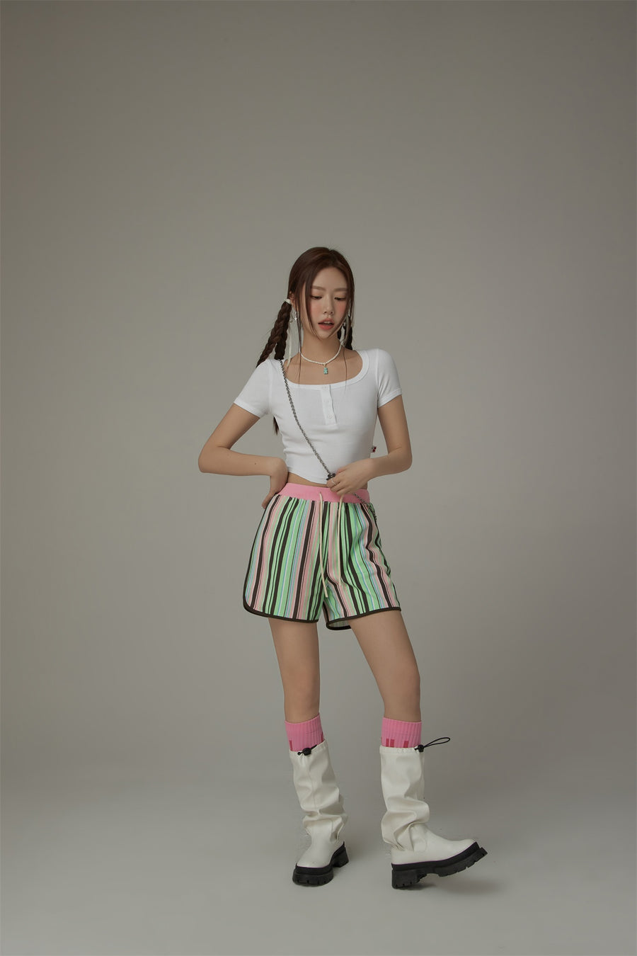 CHUU Rainbow Stripes Contrast Sport Shorts