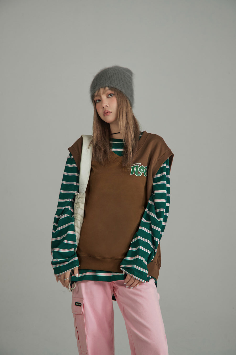 CHUU Lettering Loose Fit Sweater Vest