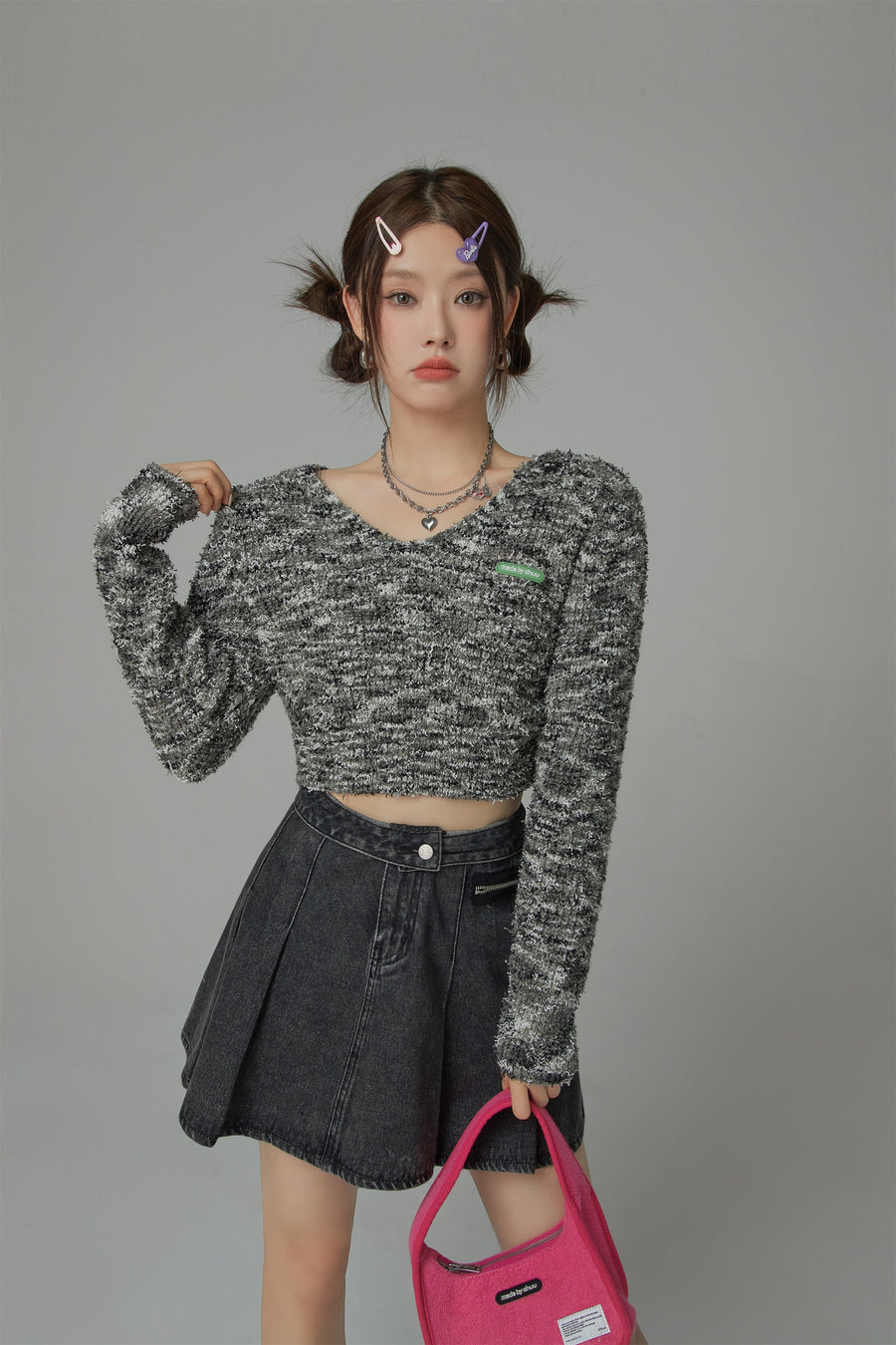 CHUU Adore You V Neck Crop Sweater