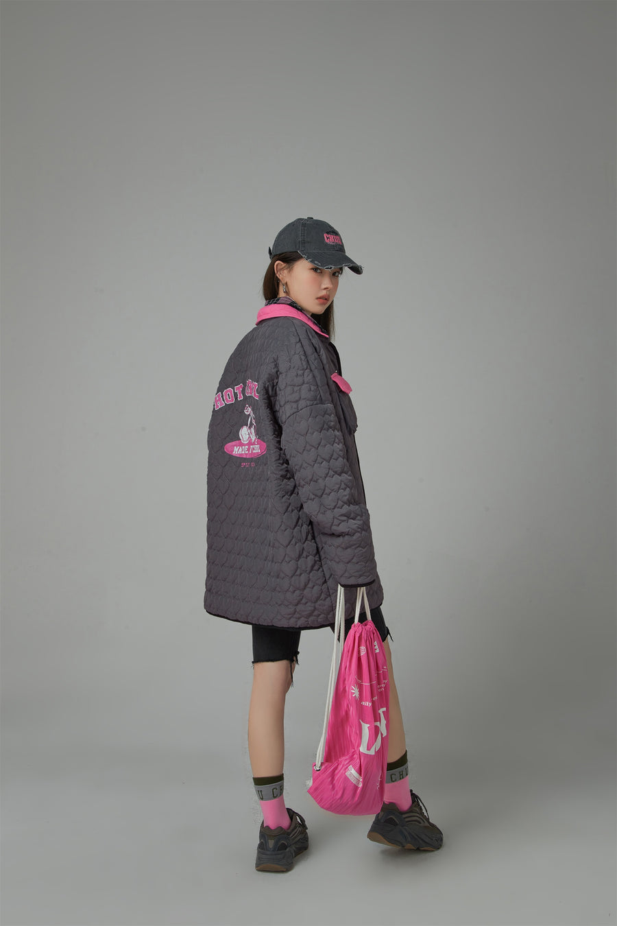 CHUU Blazing Cherry Heart Quilted Jacket