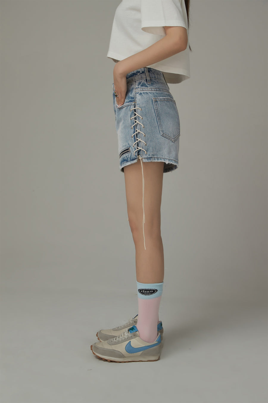 CHUU Lace Up Design Denim Shorts