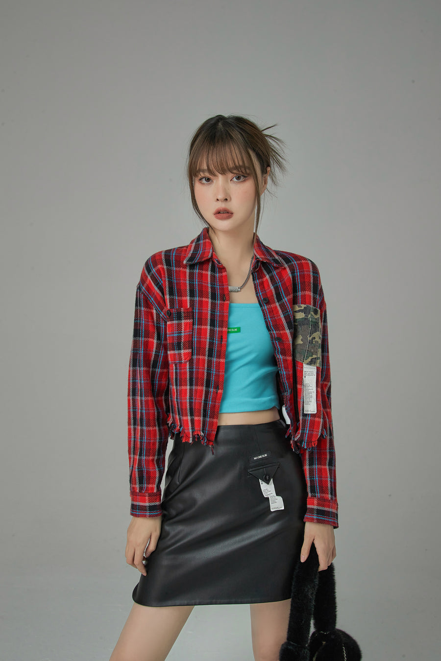 CHUU It Always Matter Plaid Cropped Shirt