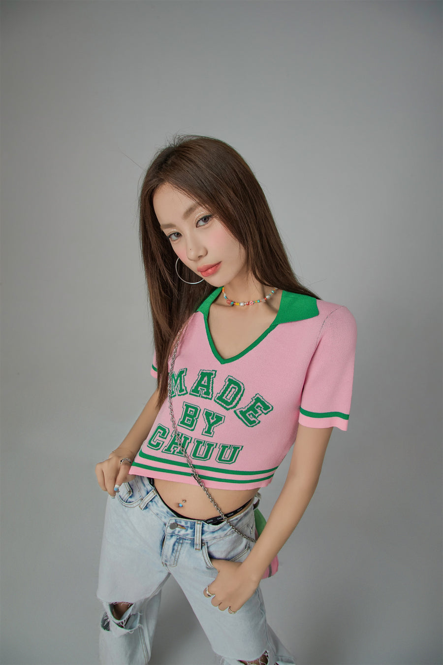 CHUU Chuu Spirit V-Neck Cropped T-shirt