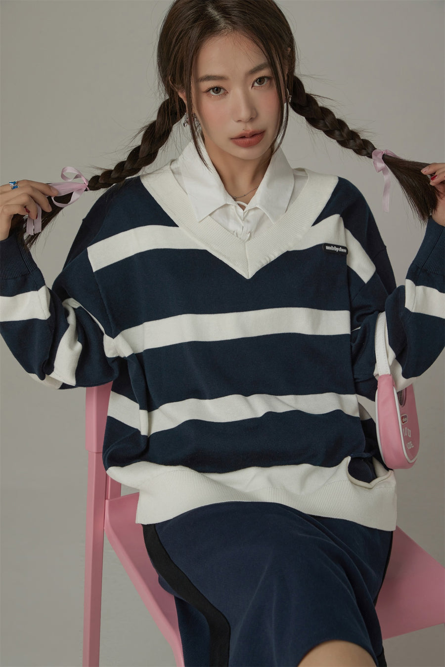 CHUU Color Matching V-Neck Striped Knit Sweater