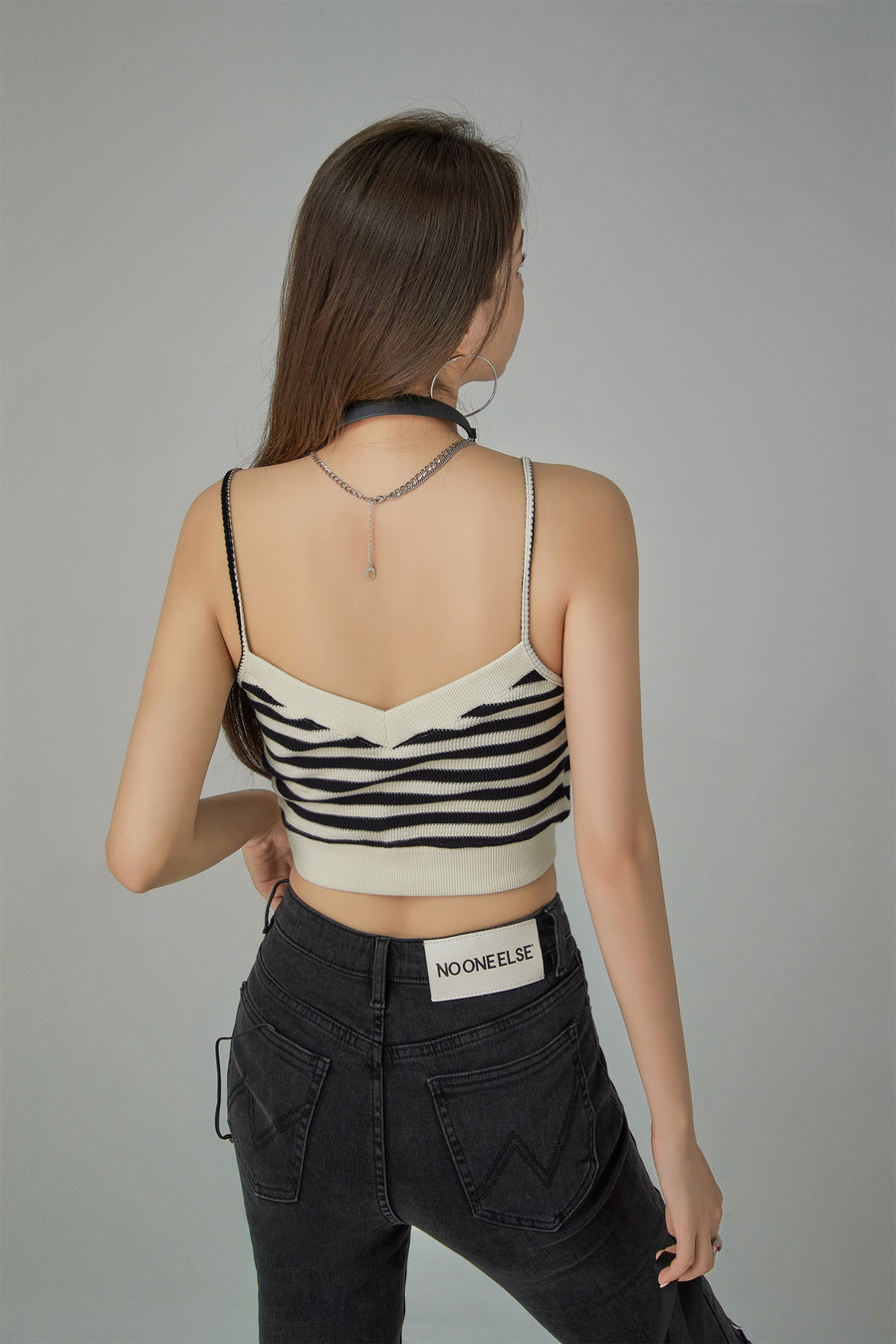 CHUU V Neck Stripe Knit Crop T-Shirt