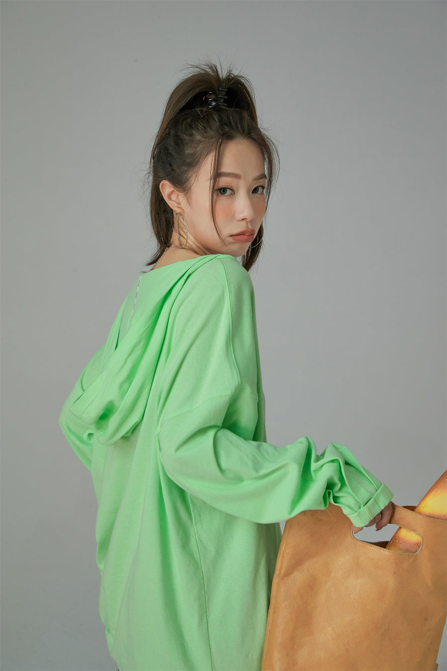 CHUU Off-Shoulder V Neck Loose Fit T-Shirt