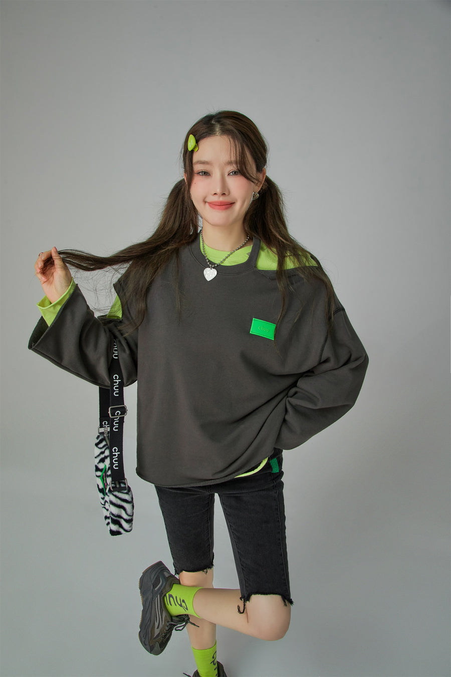 CHUU Dynamite Off Shoulder Loose Fit Long Sleeve Sweatshirt