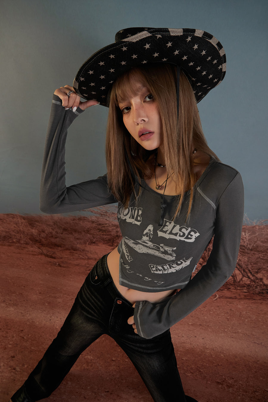 CHUU Unbalanced Slim Cropped T-Shirt