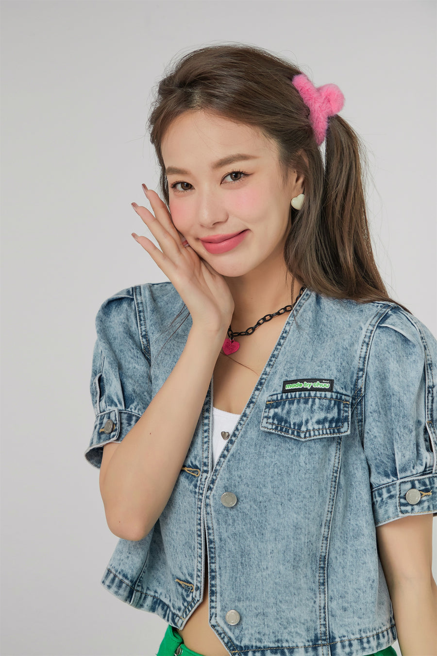 CHUU Back Heart Cutout Denim Jacket