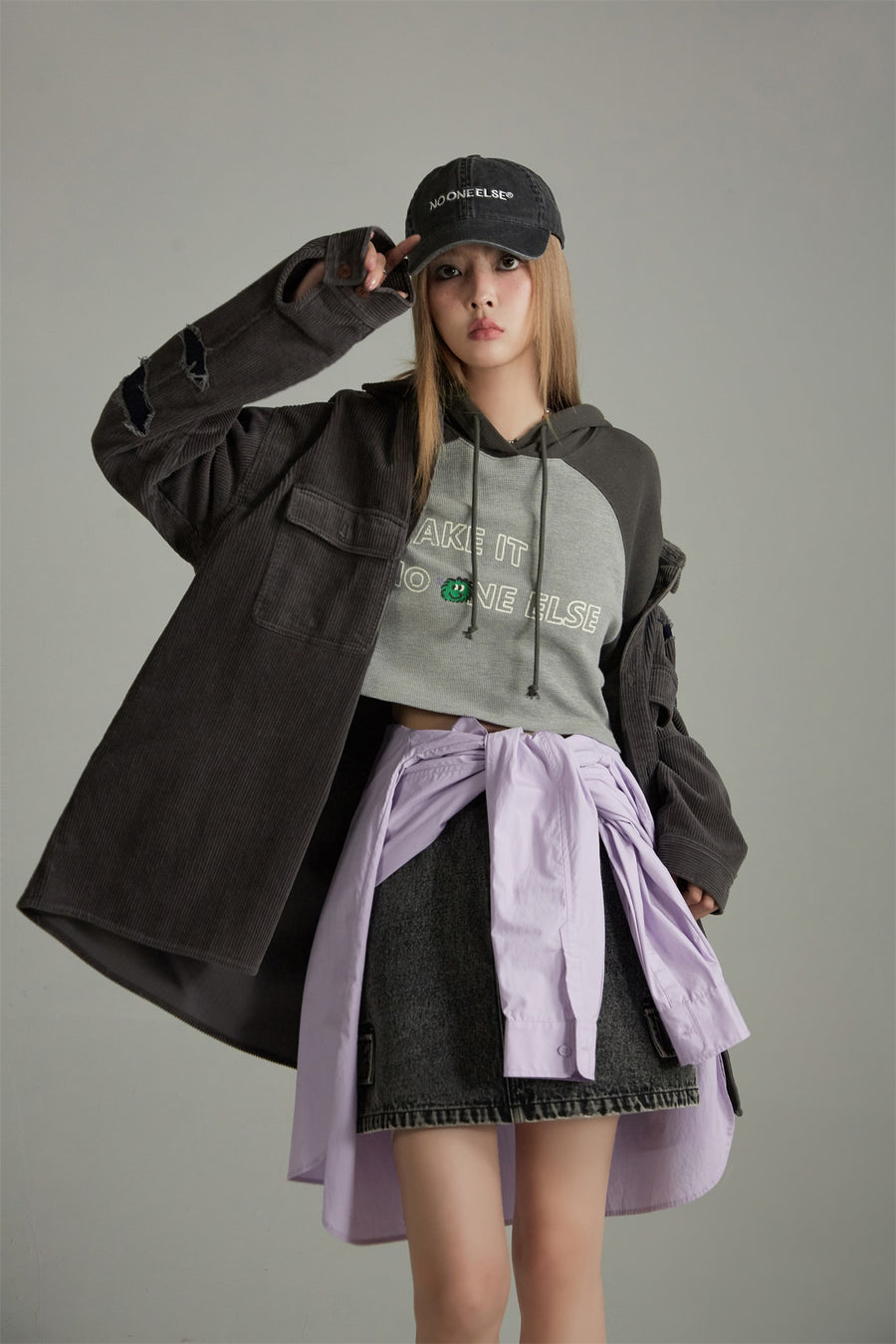 CHUU Two Toned Loose Fit Cropped Hoodie