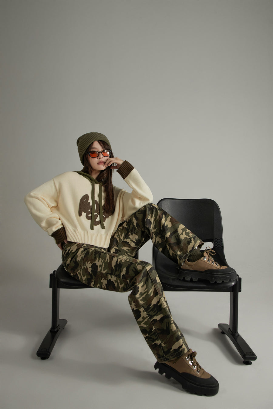 CHUU Camouflage Straight Casual Pants