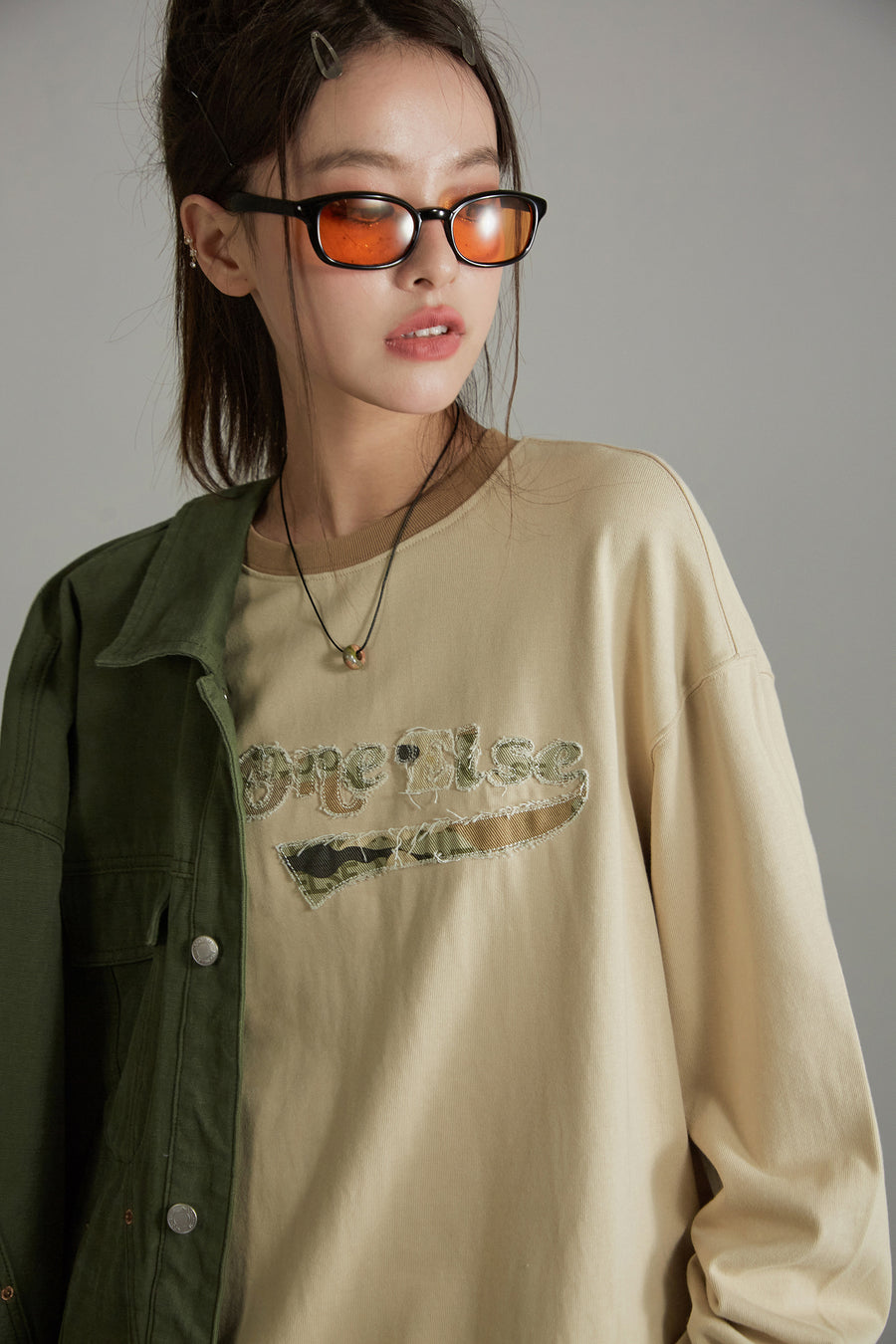 CHUU Noe Applique Lettering T-Shirt