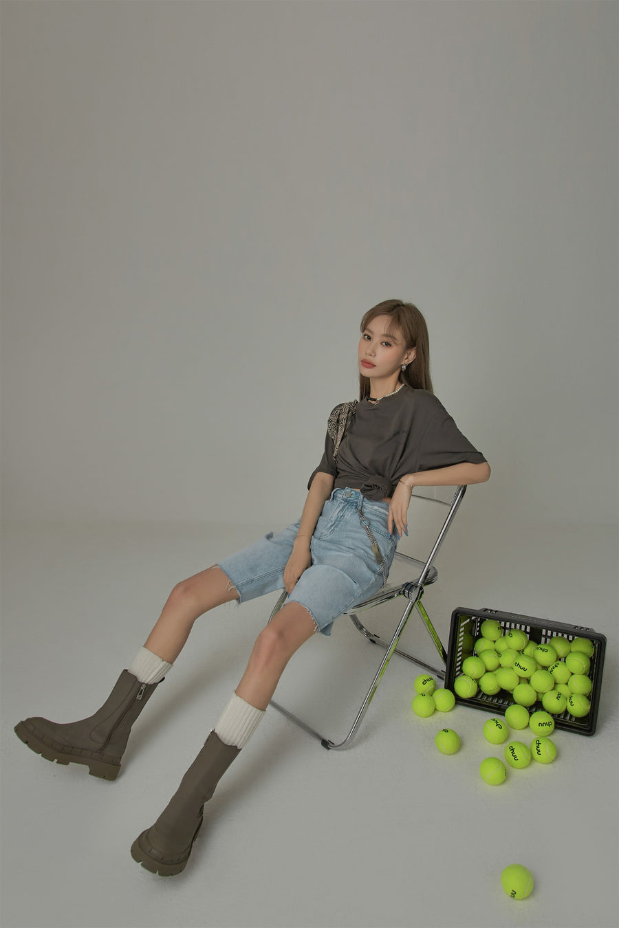CHUU Distressed Denim Shorts