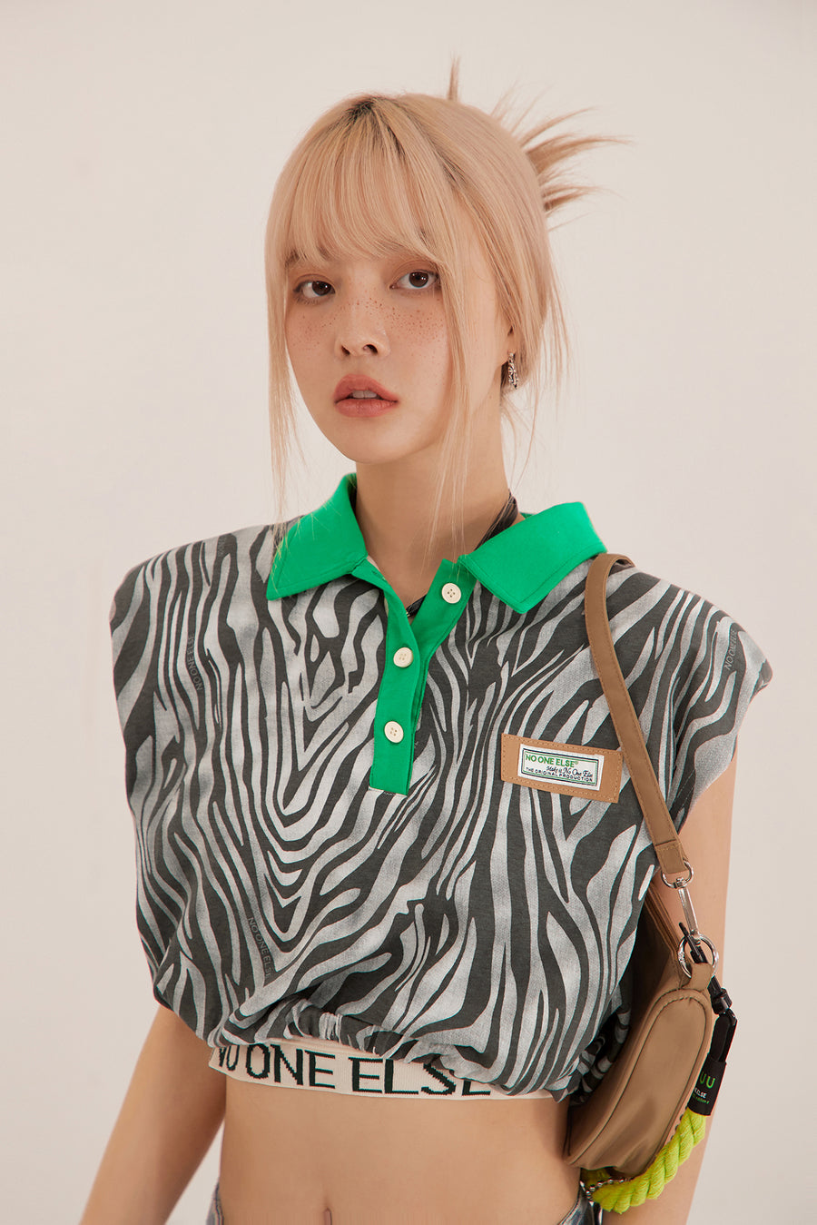 CHUU Zebra Loosefit Crop Sleeveless Top