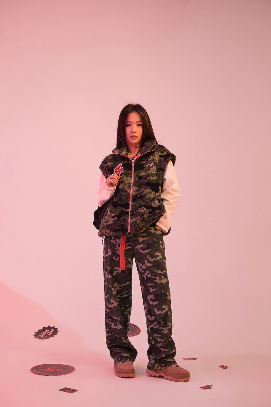 CHUU Hear You Say My Name Camouflage Fleece Loose Vest