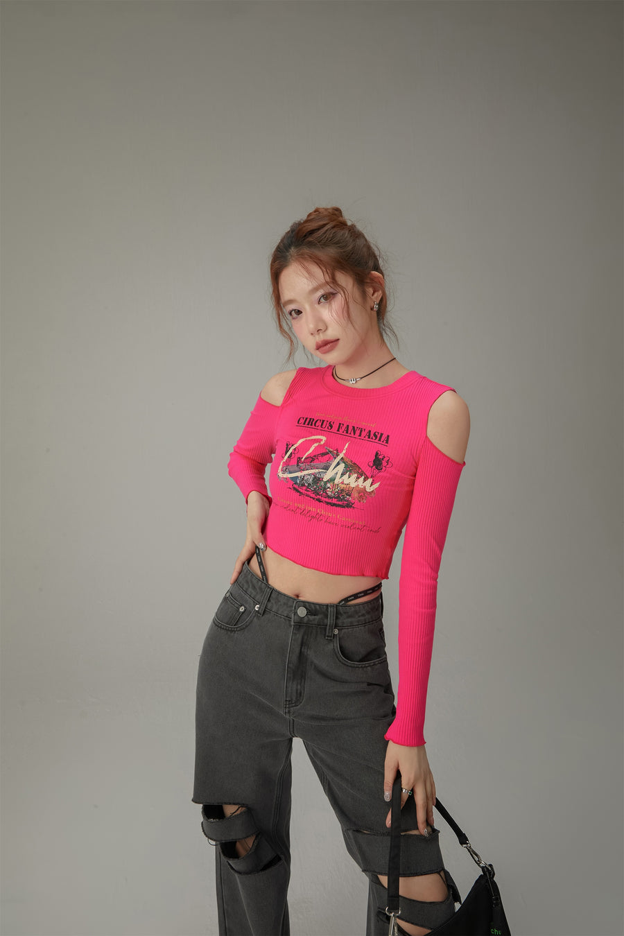 CHUU Chuu Circus Off-The-Shoulder Ribbed T-Shirt