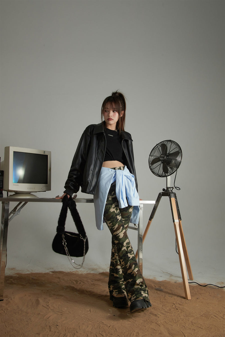 CHUU Camouflage Bootcut Pants