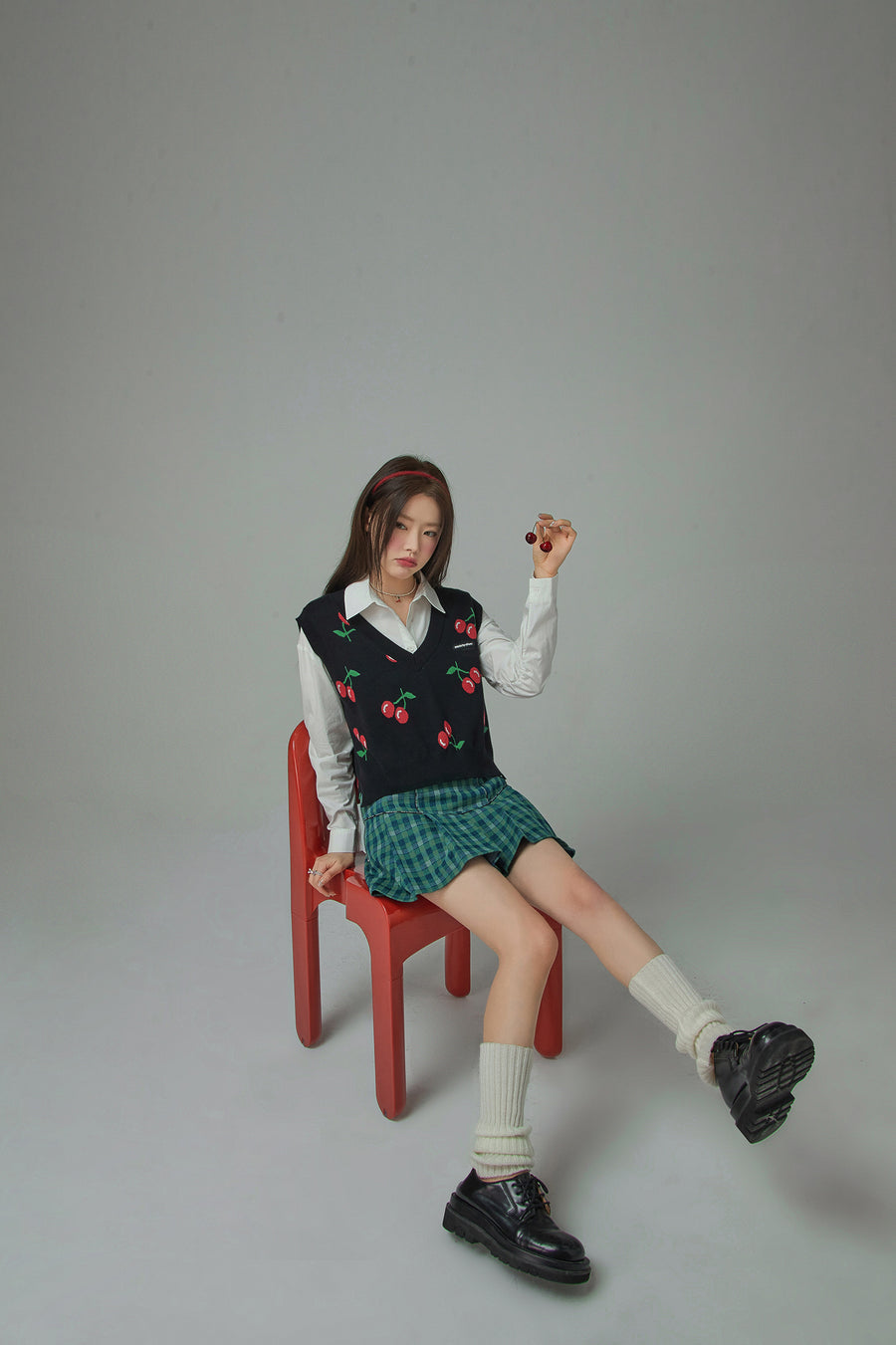 CHUU Cherry V-Neck Best Knit Sweater