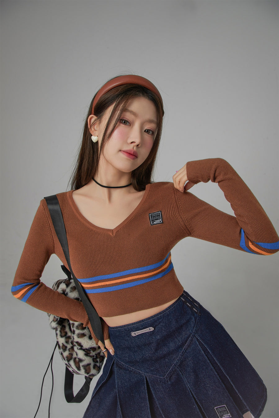 CHUU Unlock Stripes V-Neck Cropped Knit Sweater