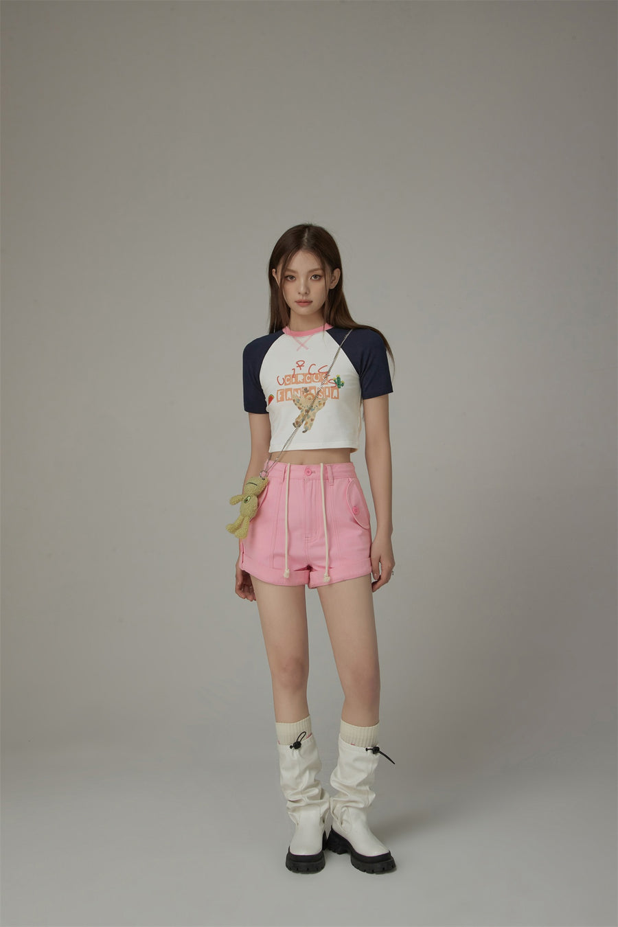 CHUU Chuu Circus Contrast Raglan Cropped T-Shirt