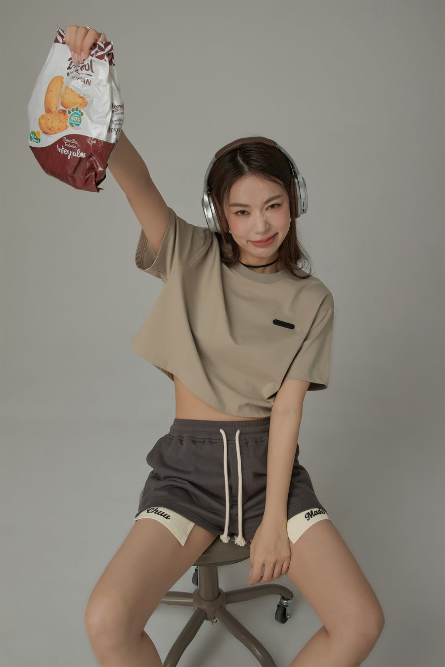 CHUU Side String Chuu Printed Design Cropped T-Shirt