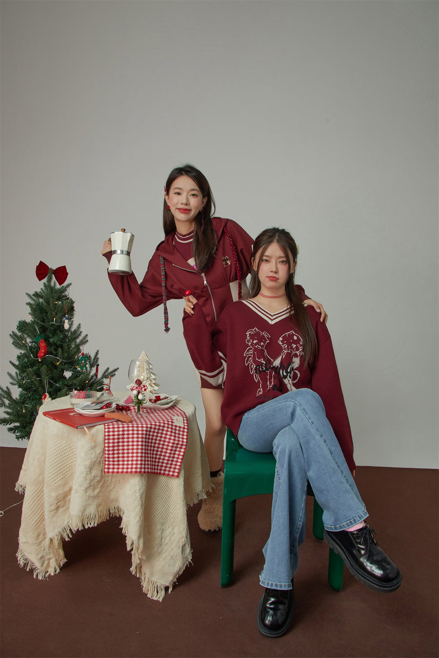 CHUU Angel And Devil V-Neck Knit Sweater