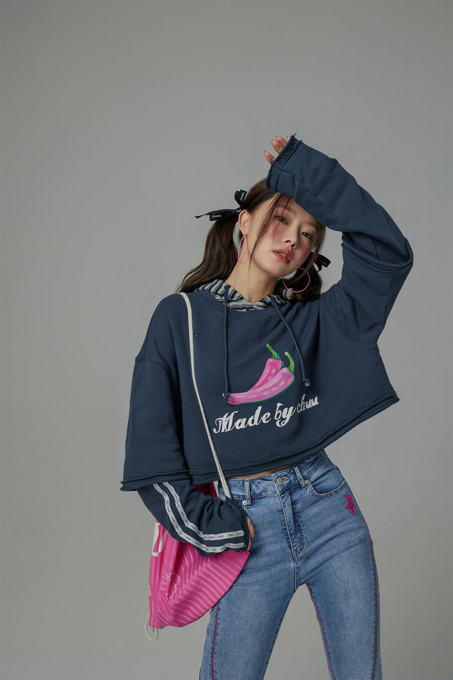 CHUU Just Fine Pink Chili Cropped Sweatshirt