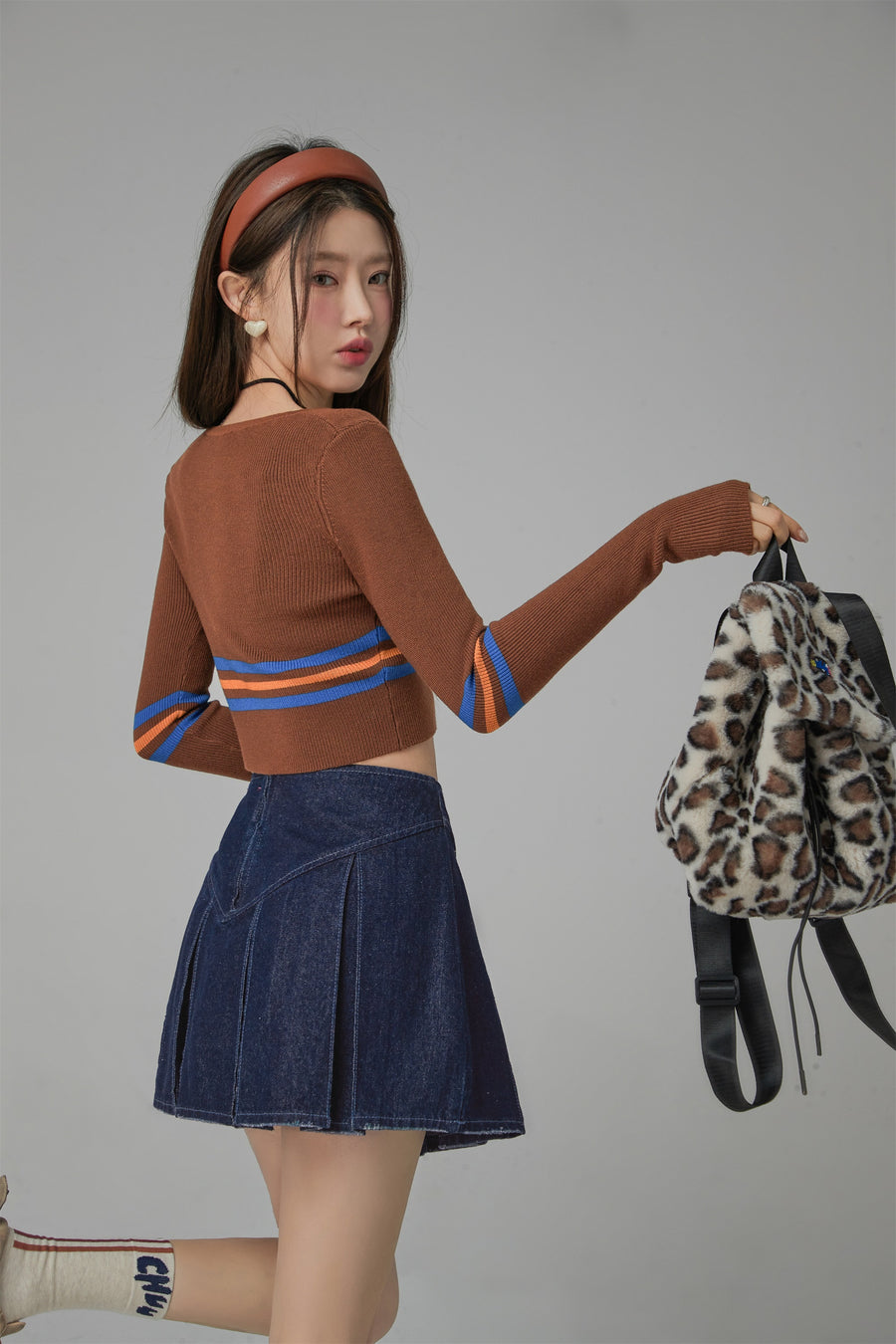 CHUU Unlock Stripes V-Neck Cropped Knit Sweater